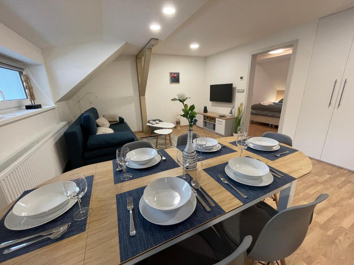 Apartmany Herc ヤーヒモフ エクステリア 写真