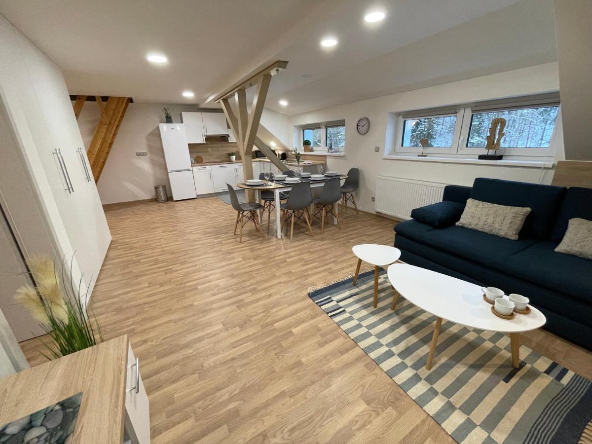 Apartmany Herc ヤーヒモフ エクステリア 写真