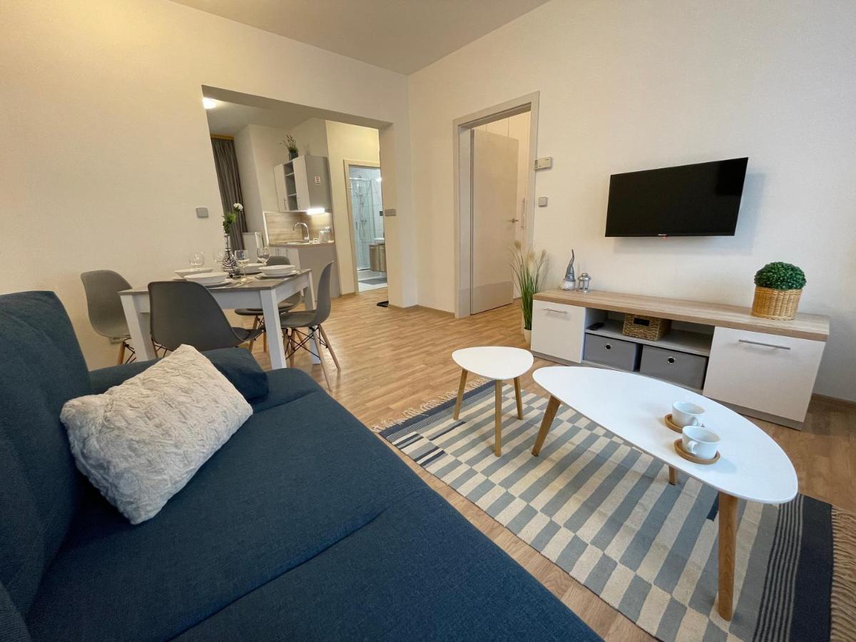 Apartmany Herc ヤーヒモフ エクステリア 写真