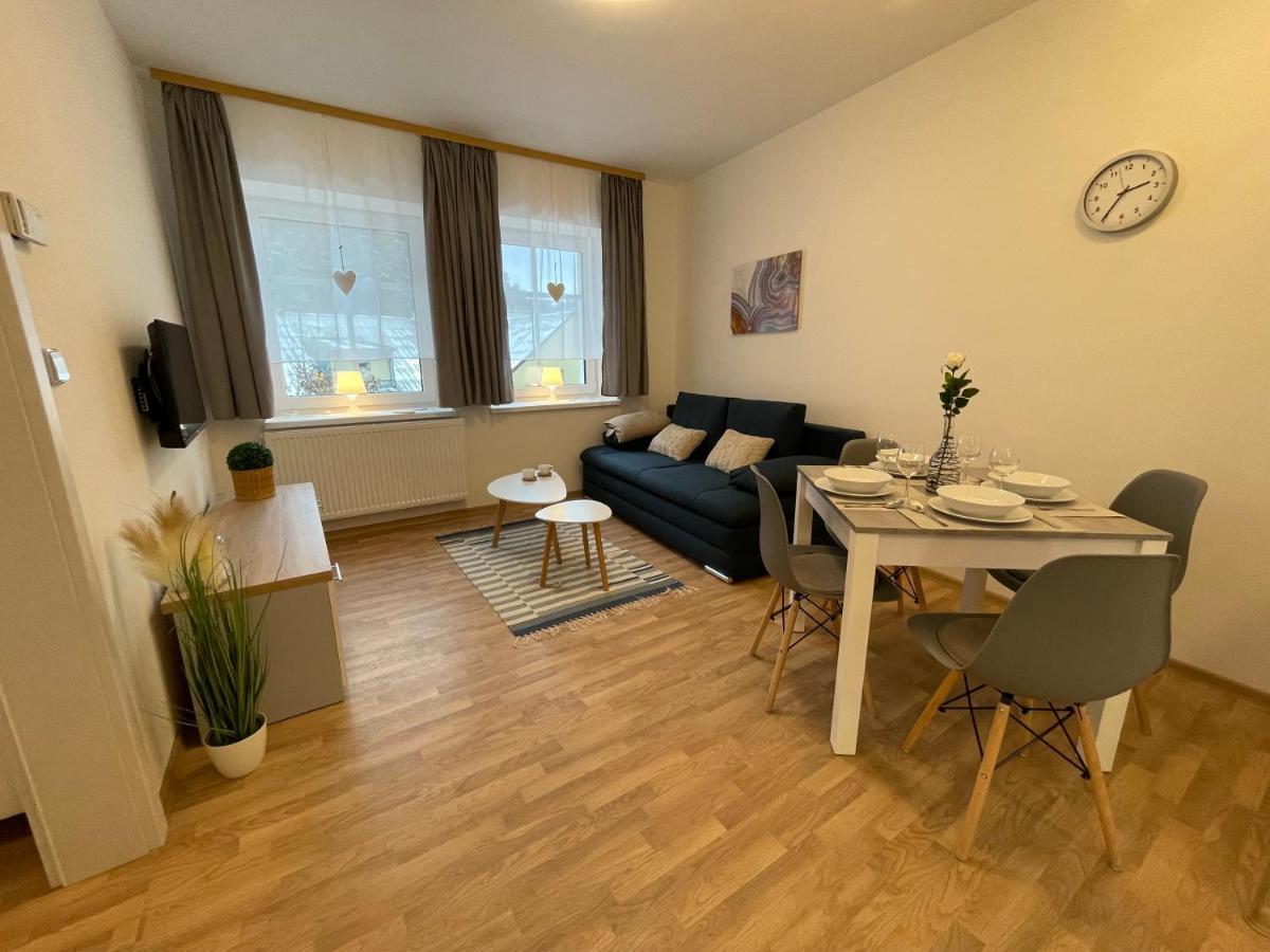 Apartmany Herc ヤーヒモフ エクステリア 写真