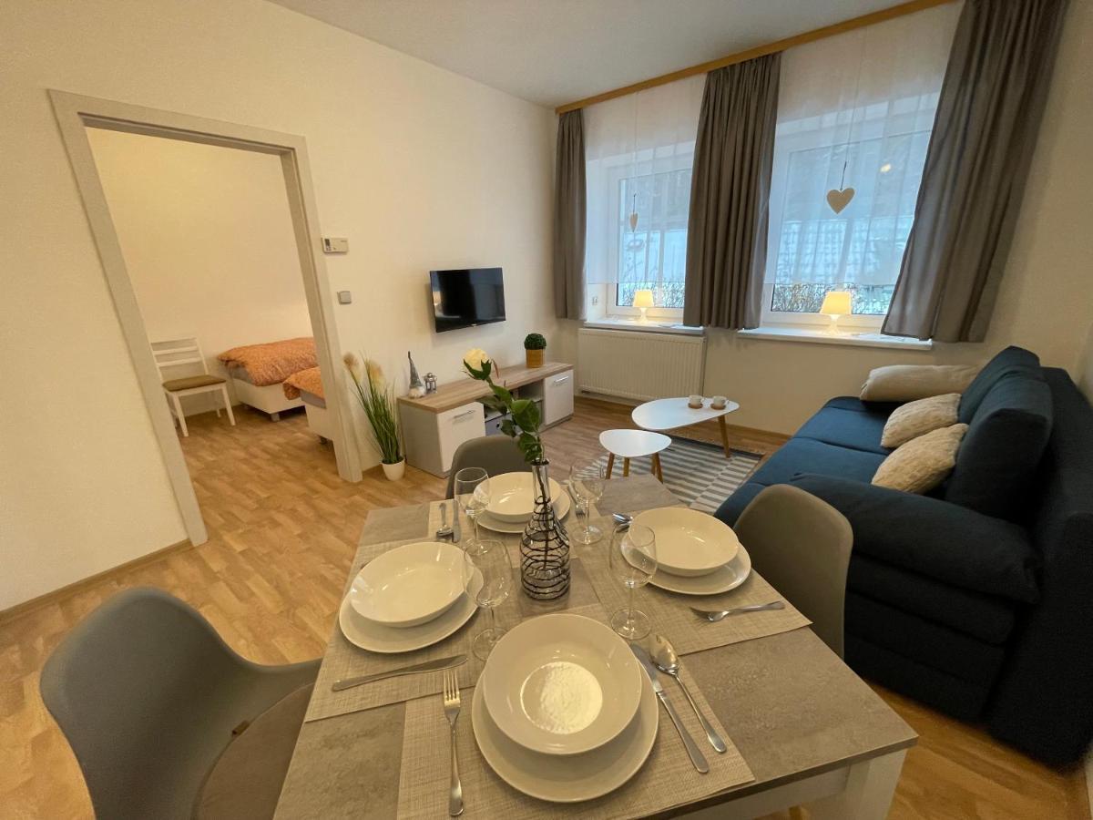 Apartmany Herc ヤーヒモフ エクステリア 写真