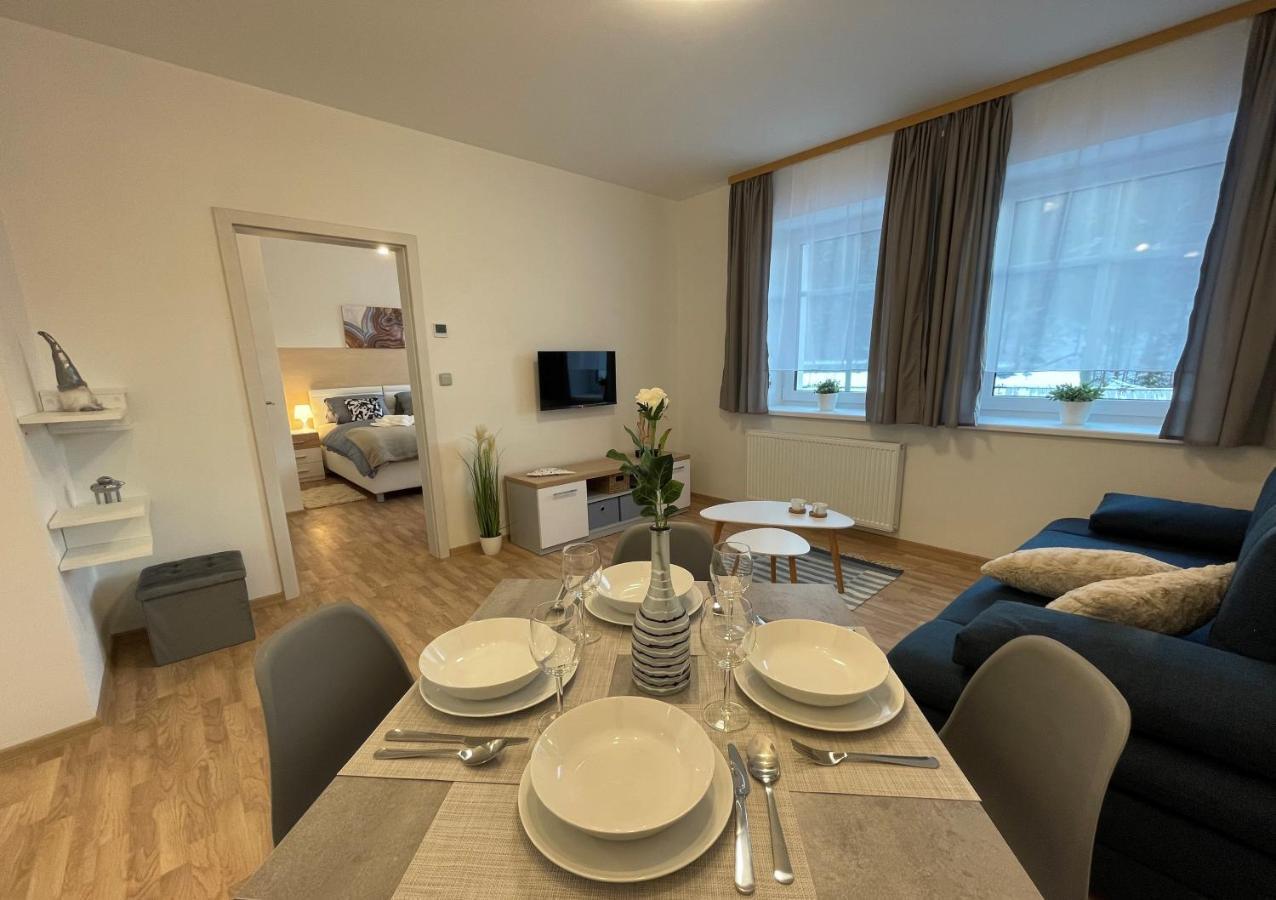 Apartmany Herc ヤーヒモフ エクステリア 写真