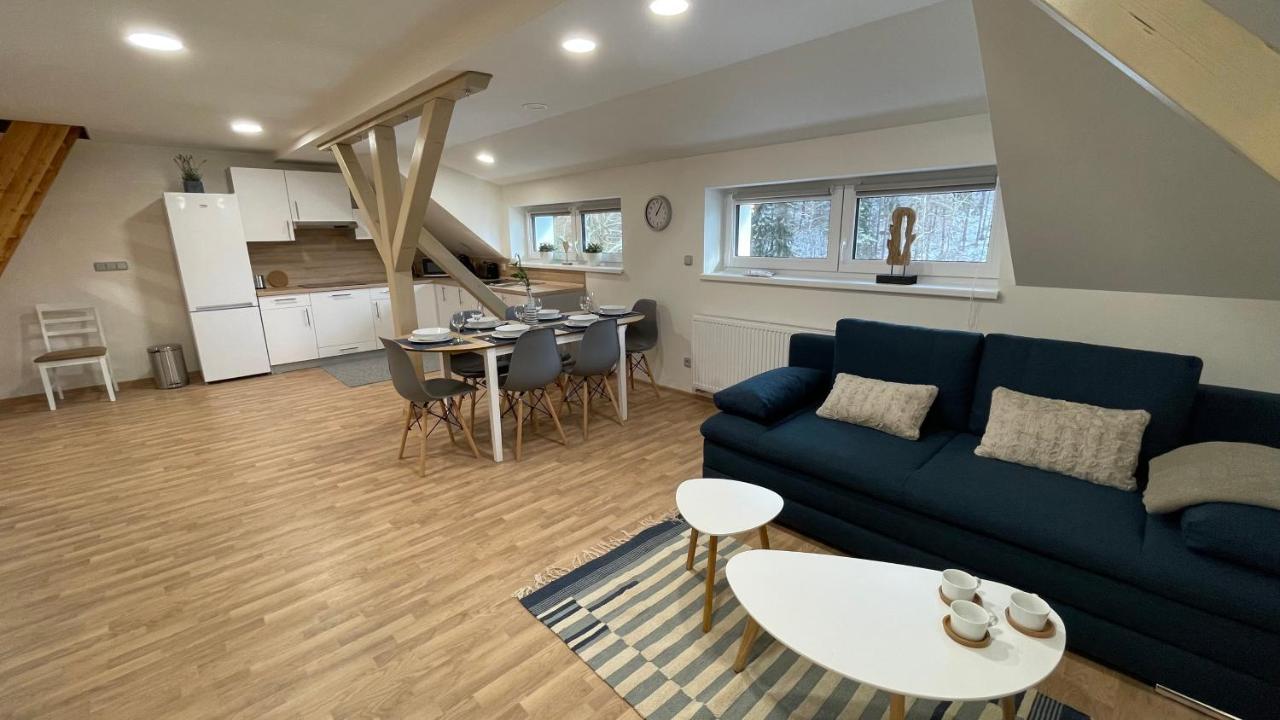 Apartmany Herc ヤーヒモフ エクステリア 写真
