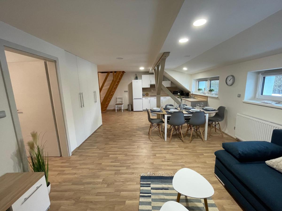 Apartmany Herc ヤーヒモフ エクステリア 写真