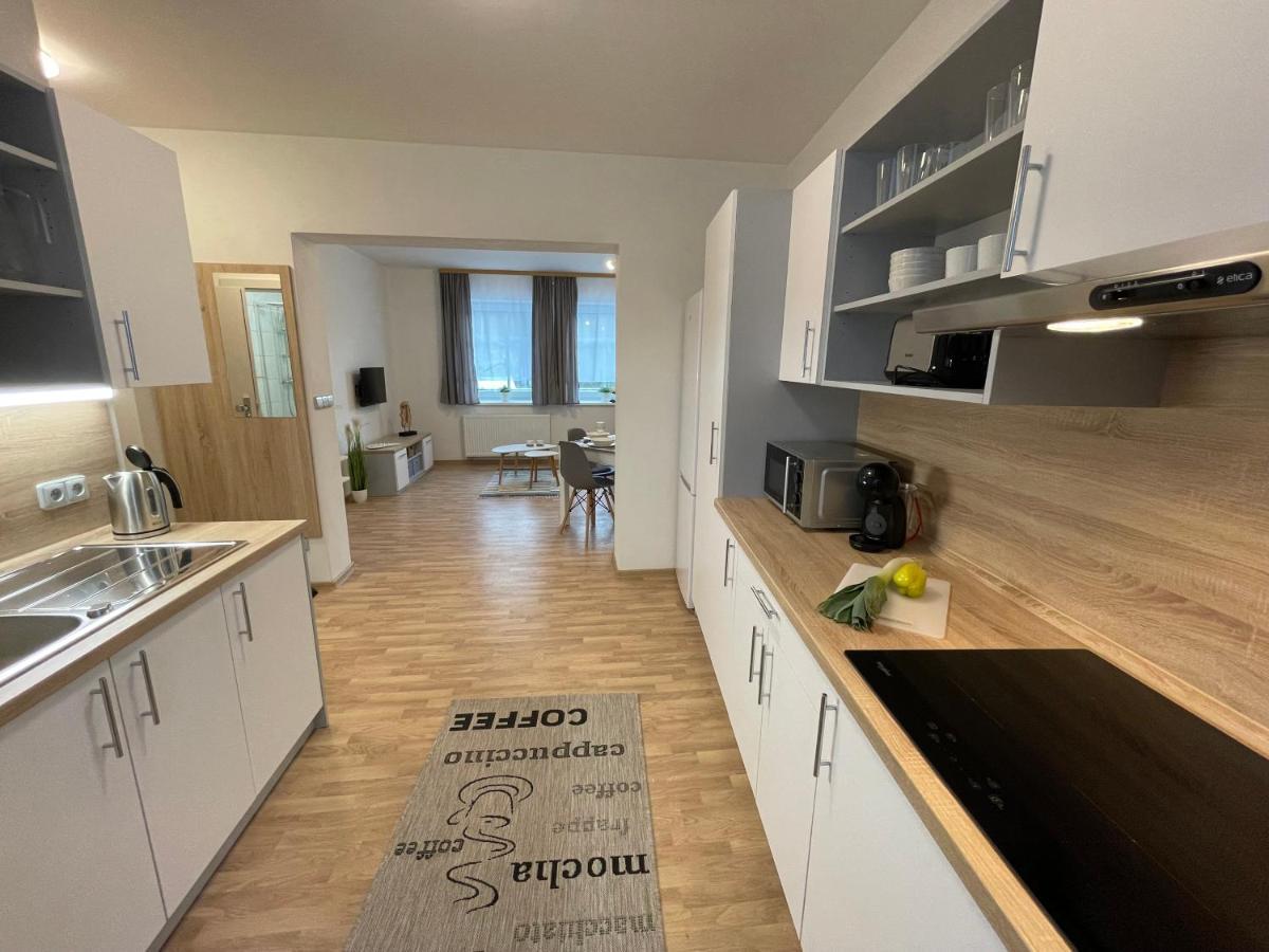 Apartmany Herc ヤーヒモフ エクステリア 写真